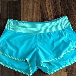 EUC Lululemon green/yellow speedy short. Size 4